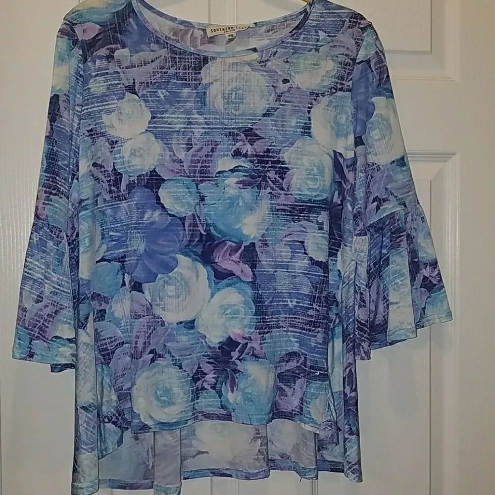 Souther Lady high low floral top Sz SP Never worn